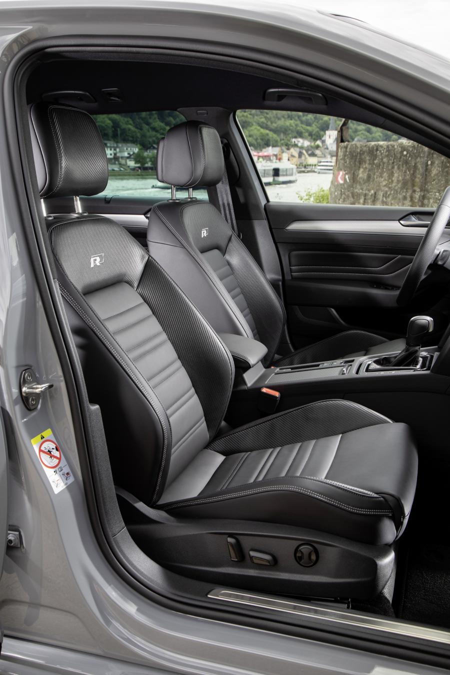 Интерьер Volkswagen Passat Variant R-Line Edition (B8) 2019 года  (фото 16 из 31)
